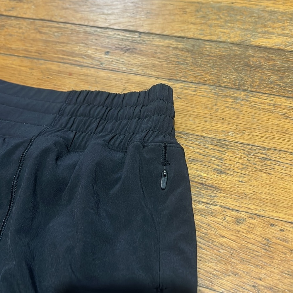 Lululemon Curvy Fit Hotty Hot Shorts High-Rise Long in Black, size 14 - Picture 11 of 16
